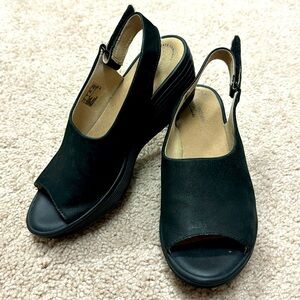 Clark’s Black Ultimate Comfort Collection Sandals in Size 7